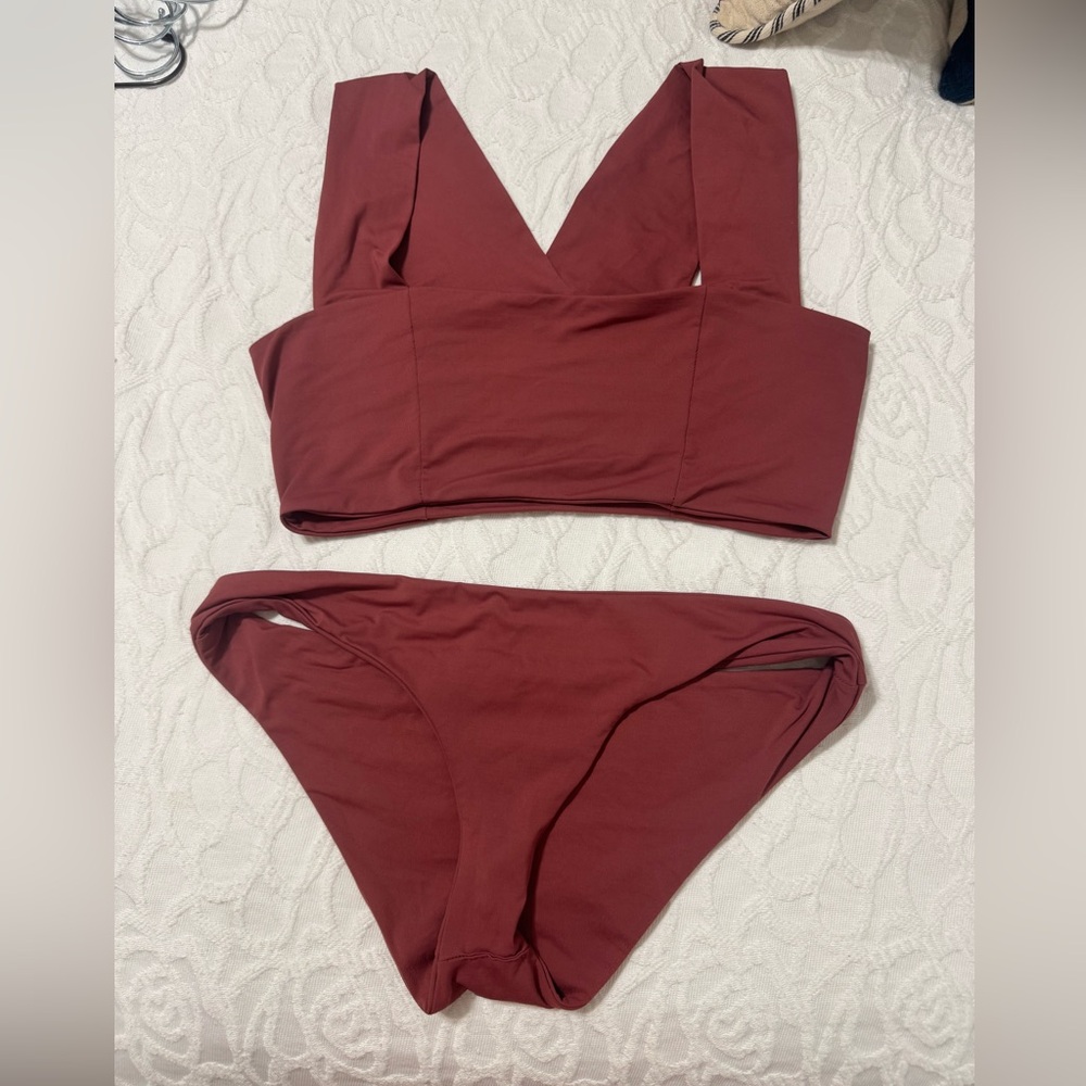 LSPACE Bikini Set (Parker Top SIZE L, Sandy Bottom SIZE M) color currant - Picture 2 of 3